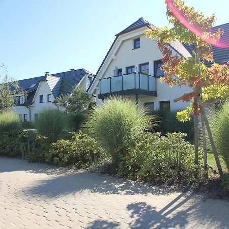 Strandnahe Fewo: Seaside Retreat With Terrace And Ahoi Access Lobbe