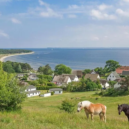 Strandnahe Fewo: Seaside Retreat With Terrace And Ahoi Access *