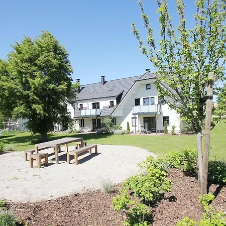 Strandnahe Fewo: Seaside Retreat With Terrace And Ahoi Access Lobbe