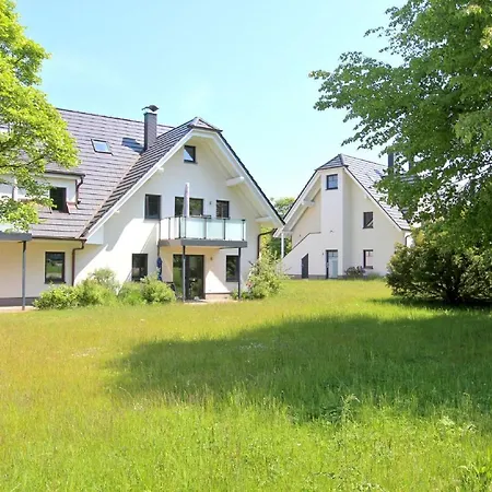 Strandnahe Fewo: Seaside Retreat With Terrace And Ahoi Access Apartment